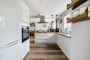 Kitchen- click for photo gallery
